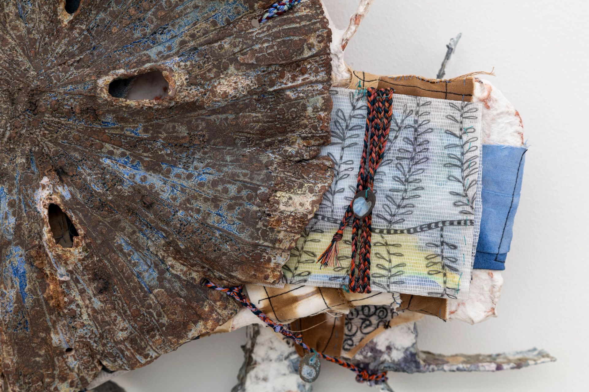 Isabel Nuño de Buen, Codex 49 (in three and a half Earth-years), 2025, Paper maché, wire, glazed ceramic, yarn, transparent paper, paper, graphite, charcoal, watercolor, muslin, hand dyed fabric, hand made cords
65 × 50.5 × 11.5 cm (Courtesy: Chris Sharp, LA)