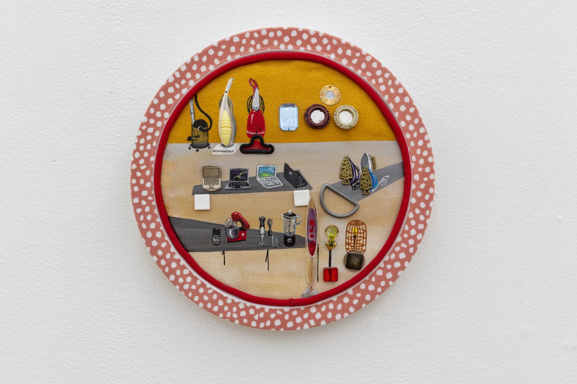 Ana Navas, Home appliances and mirrors, 2022, plastic plate, bijouterie, cloth, acrylic,  Ø 21.5 × 3 cm