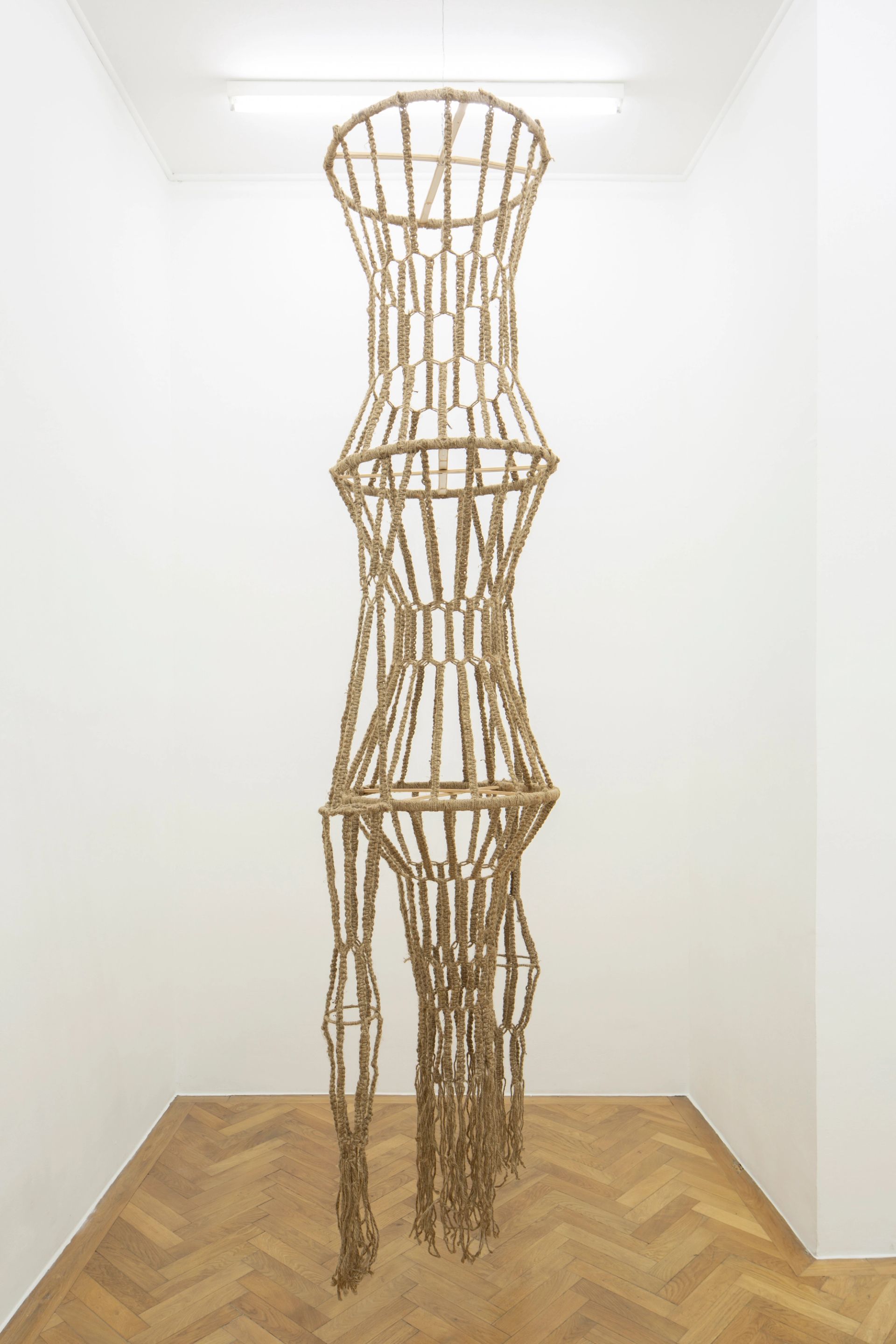 Maddy Arkesteyn, Untitled (from the series:Brancusi’s Psychosis Goes Exotic), 2010, Macramé (knotted rope), wire, 320 × 104 × 68 cm, photo by Constanza Meléndez