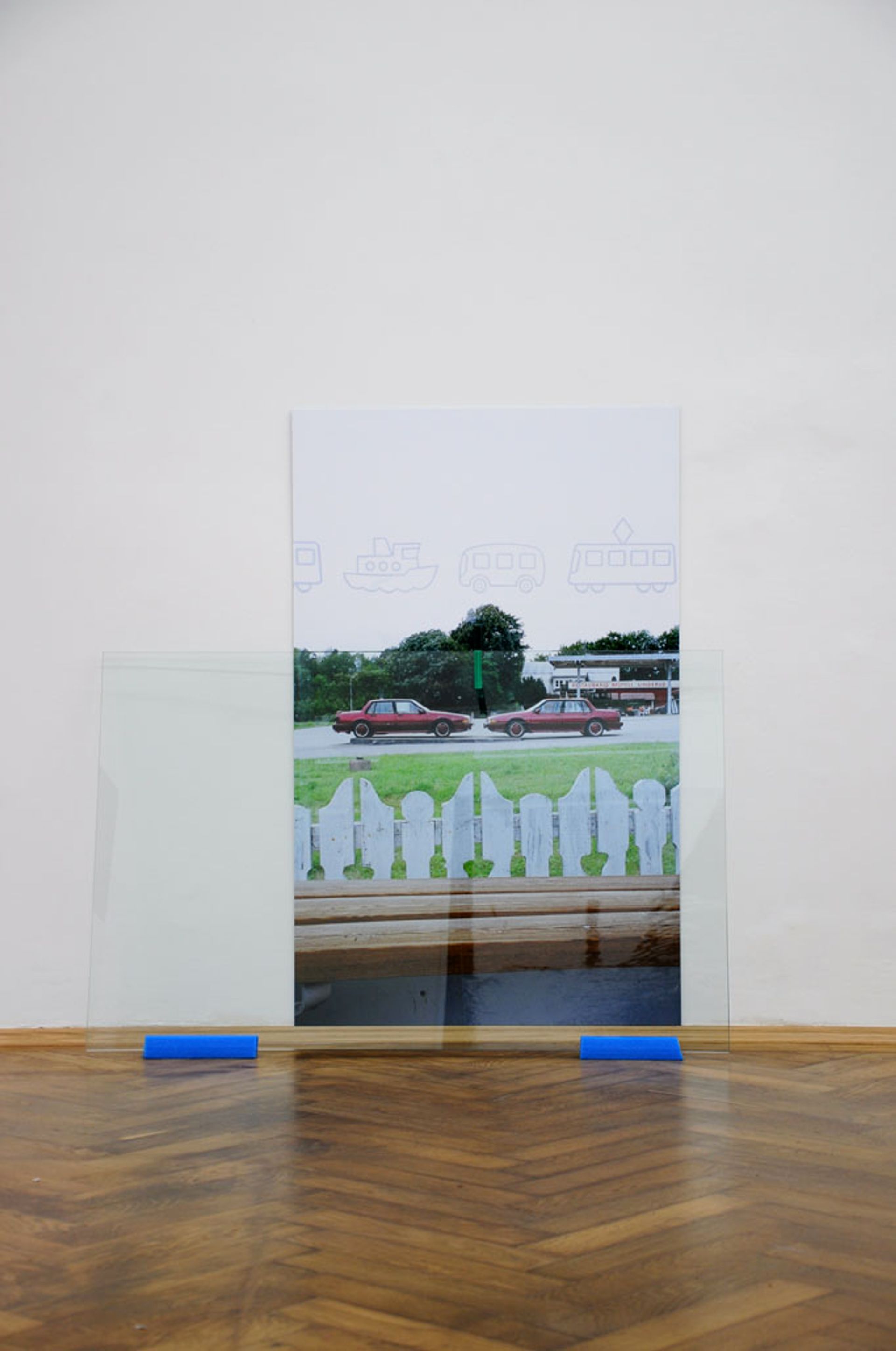 Peter Dobroschke, Zwillinge, 2014
C-print (laminated), glass pane, mirror, edge protector
110 x 110 x 22 cm
Edition: 2 + 2 AP
