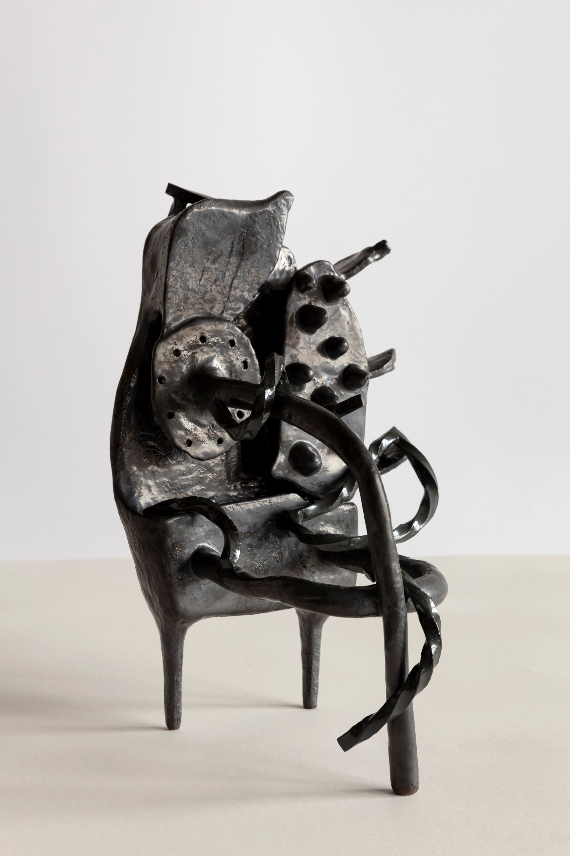 Veronika Hilger, Untitled, 2022, ceramic, glazed, 36,5 × 21,2 × 27 cm