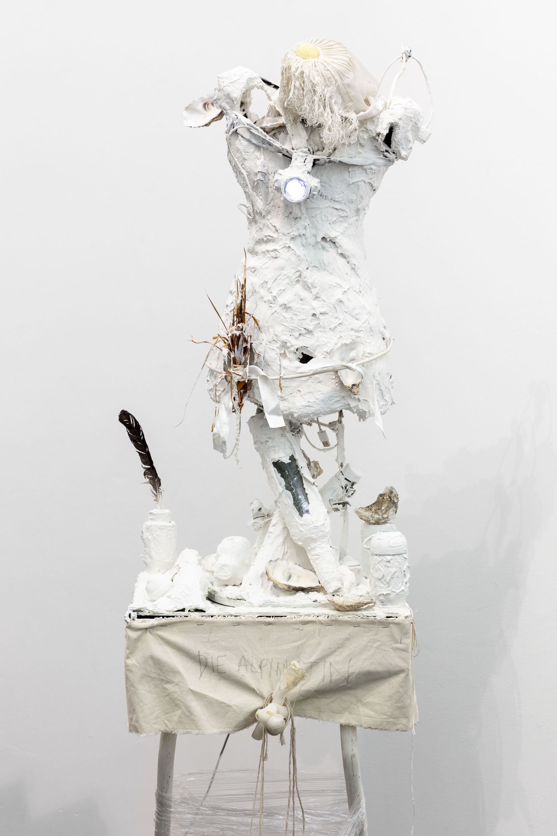 Anna McCarthy, Angel Alpinista, 2020, plaster, wood, acrylic, oyster shells, 165 × 40 × 43 cm, photo: Sebastian Kissel