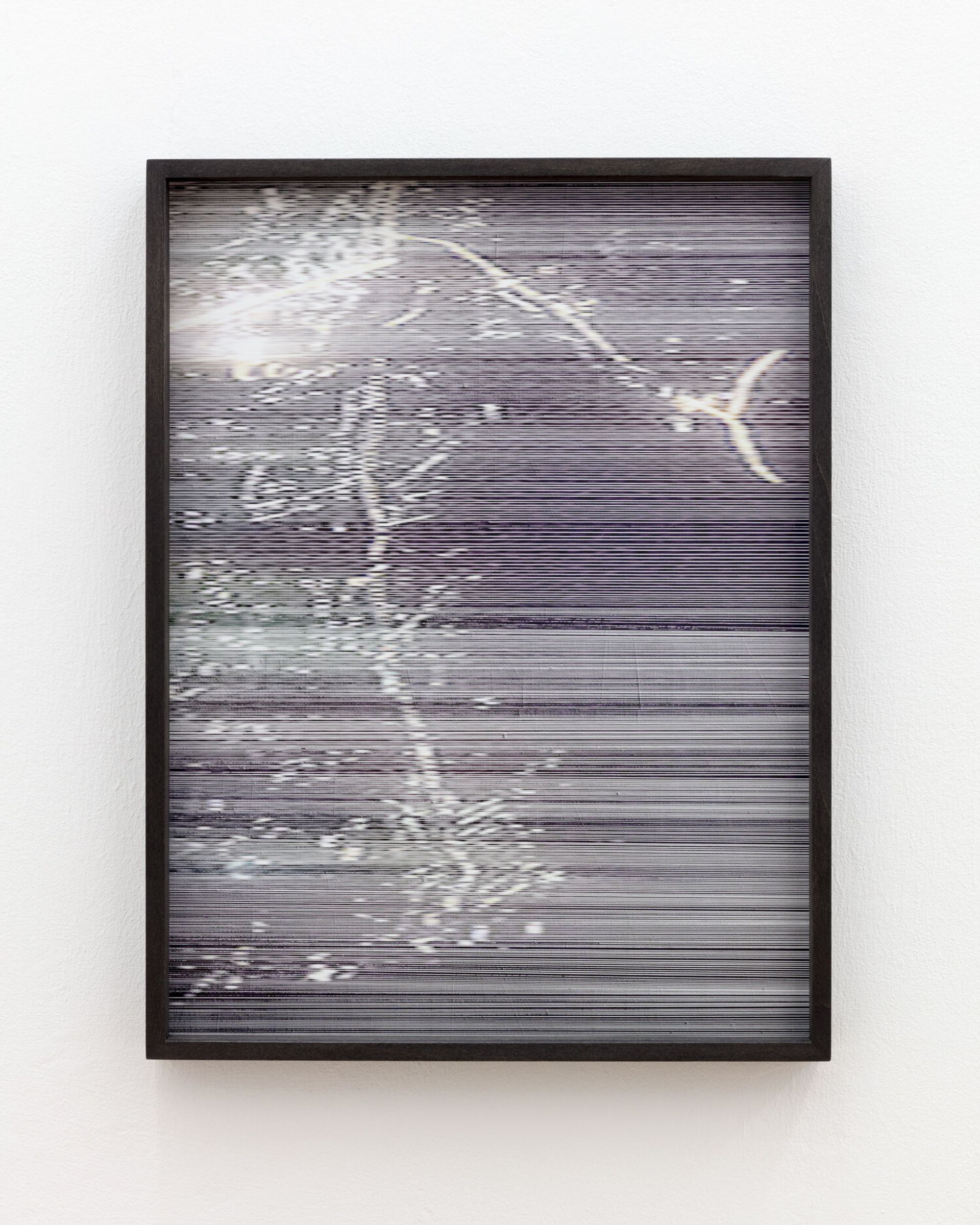 Anna Vogel, Electric Mountains III, 2019
pigment print, scratched, framed in lime, anthracite, artglass
40 × 30 cm
unique 

Photo: Sebastian Kissel
