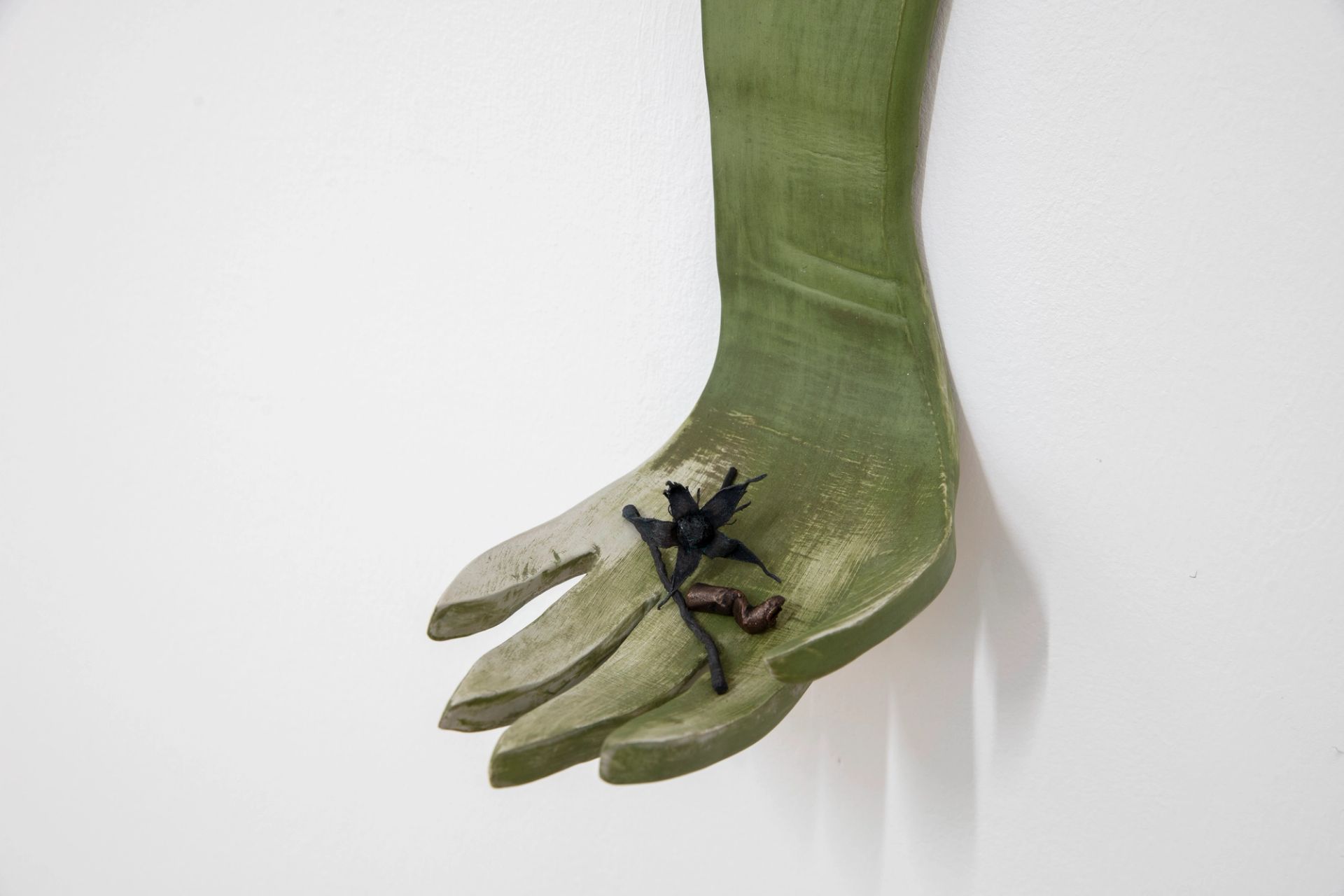 Veronika Hilger, Untitled [detail], 2023, ceramics, engobe, rosebud, match, cigarette butt (copper plated, galvanised), 47 × 19.5 × 13.5 cm