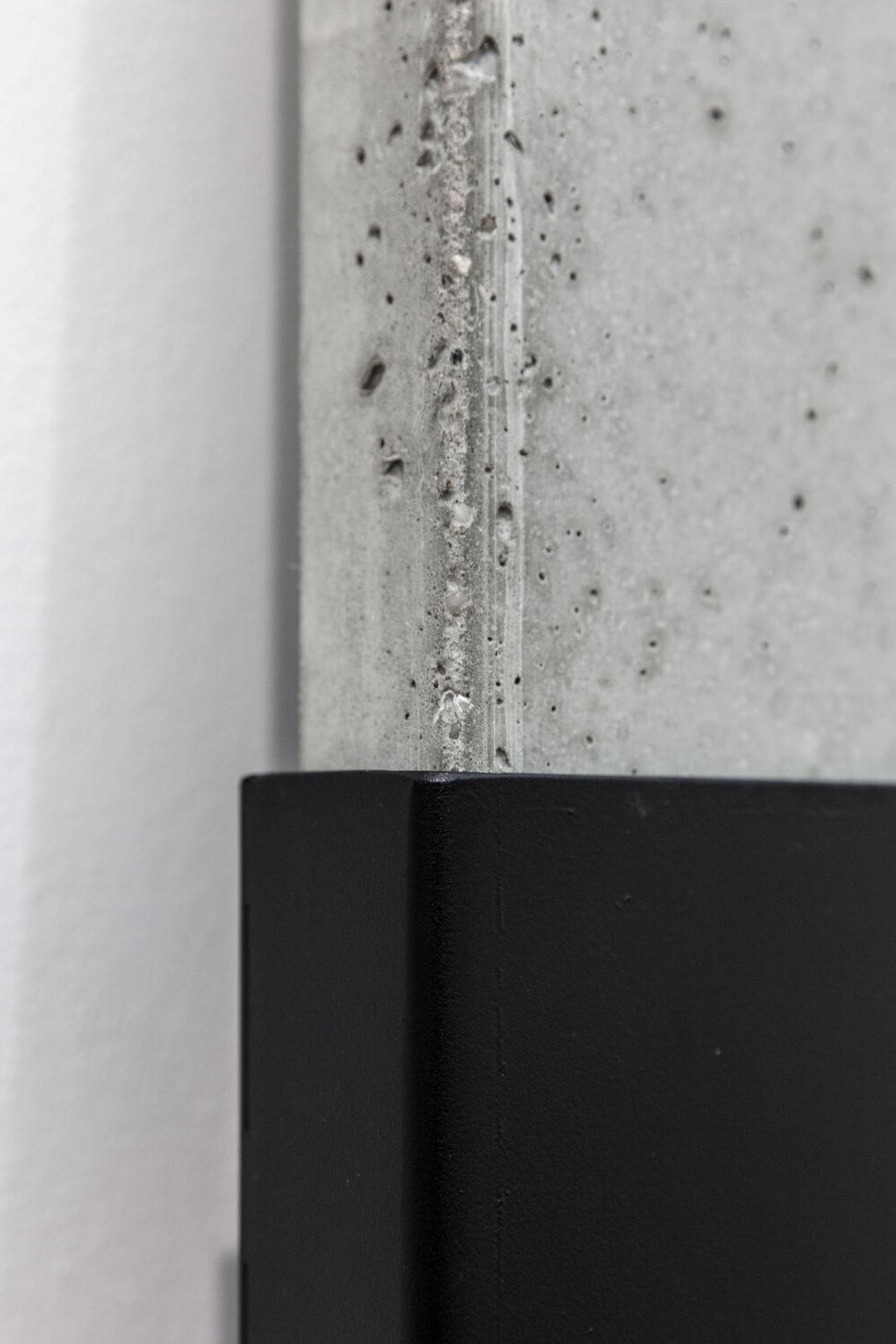 Detail: Malte Zenses, Fragment einer Architektur #1, 2020, Steel and concrete, 160 × 90 cm | 63 × 35 1/2 in, photo: Sebastian Kissel