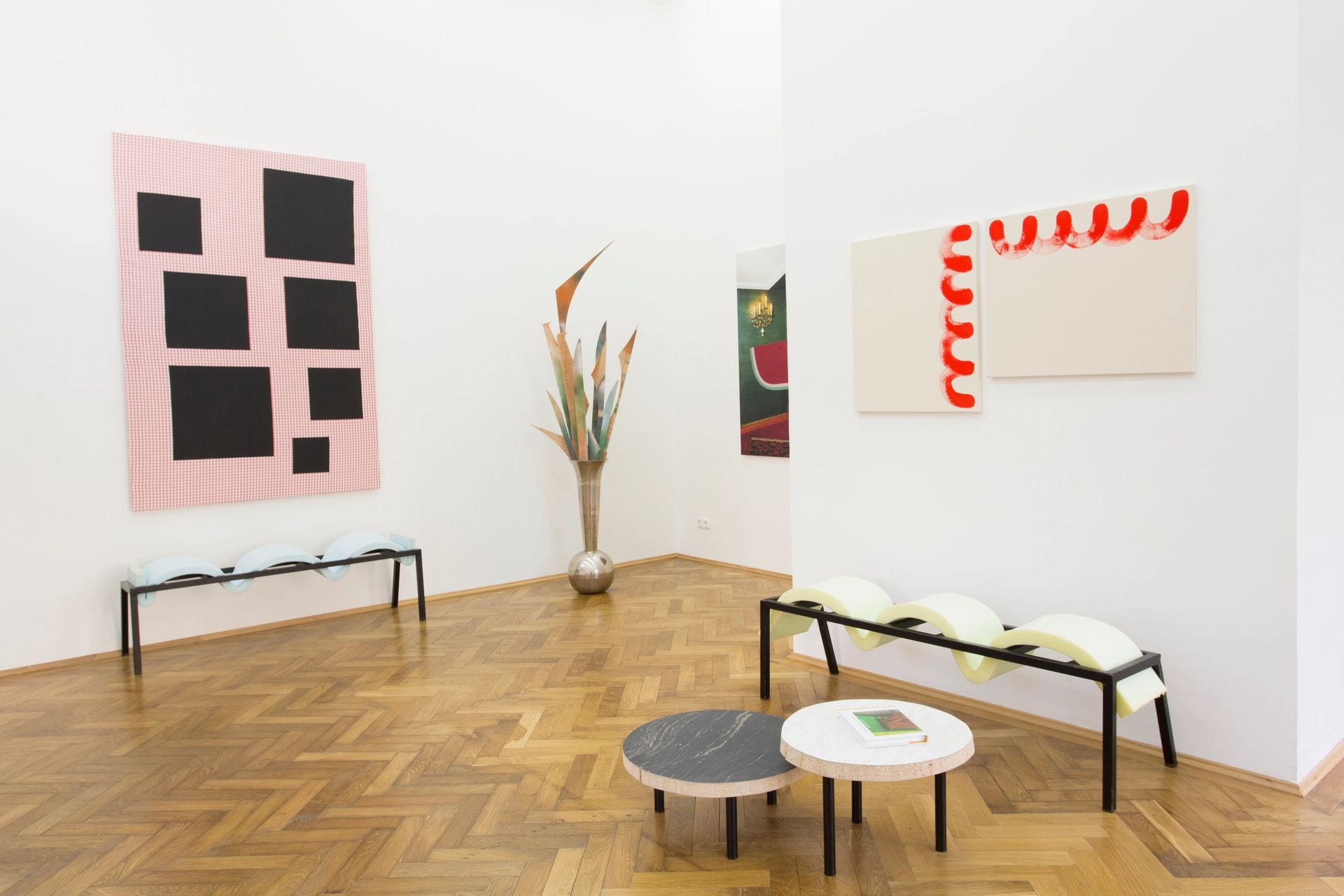 Installation view: Elvire Bonduelle, “waiting room #4”, 2015 (Nicolas Chardon, Émile Vappereau, Amedeo Polazzo, Elvire Bonduelle)