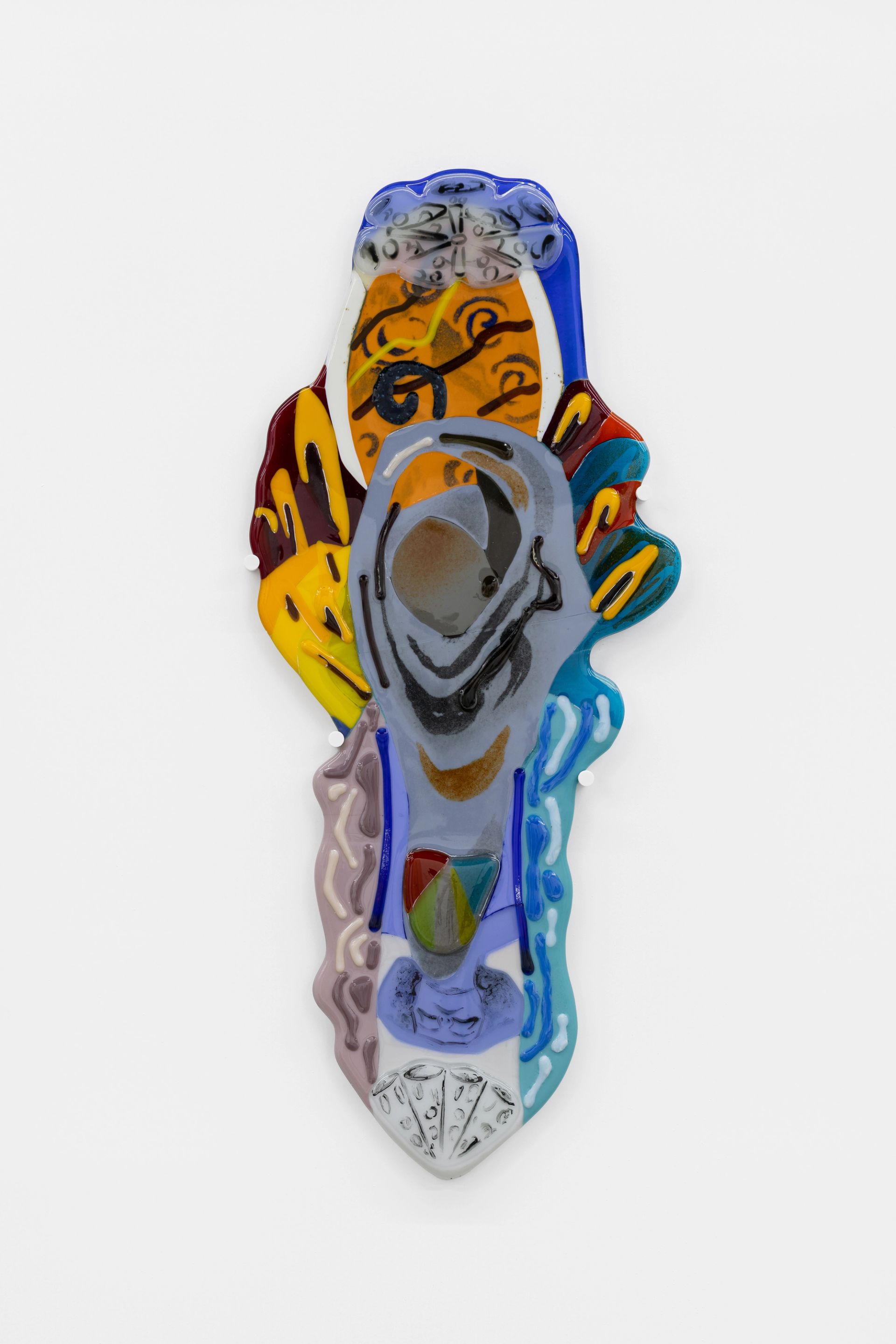 Ana Navas, Escucha, 2025, fused glass, 70.5 × 30 × 2 cm