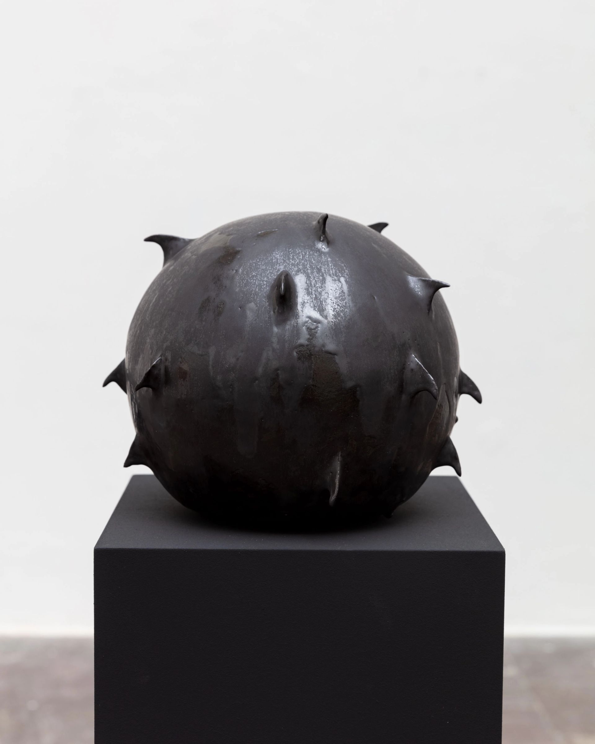 Veronika Hilger, Untitled, 2020, ceramic, glazed, 21 × 23 × 23 cm