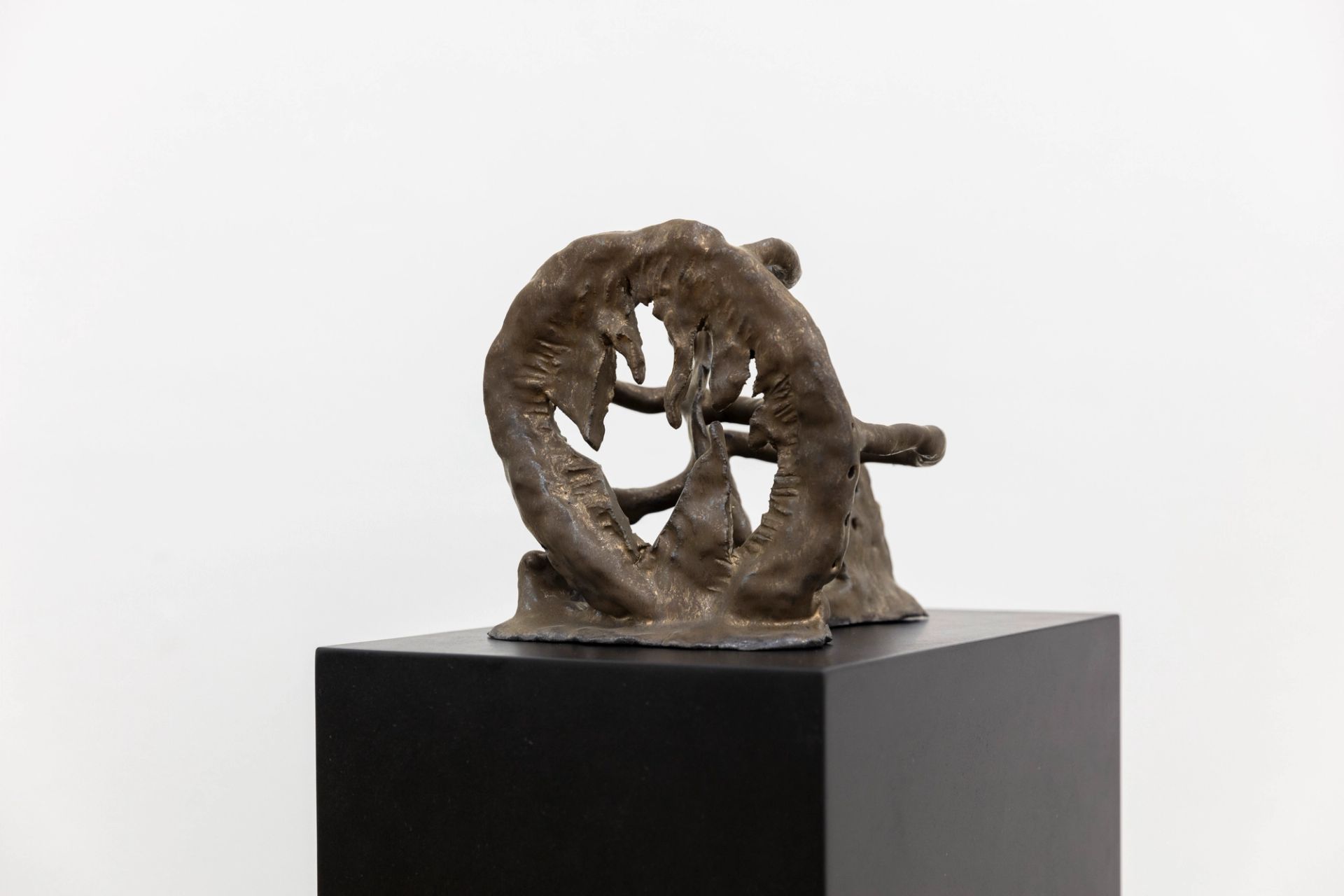 Veronika Hilger, Untitled, 2023, ceramic, glazed, 19 × 22.5 × 17 cm, VH/S 56