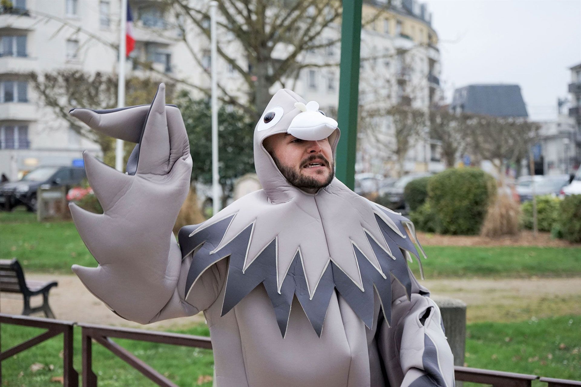 Le Pigeon,, 2022, performance/video, CAC Brétigny/The Real Show, 18:20 min, photos by Elena Lespes Muñoz,Link to video