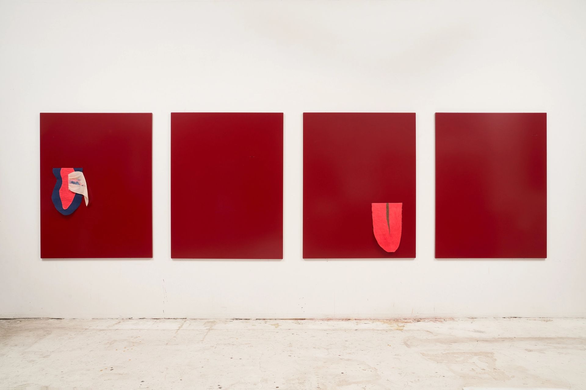 Karin und Heike, Brunch im Freien, 2021, paint and fabric collages on steel plates, 4 × 130 × 100 cm