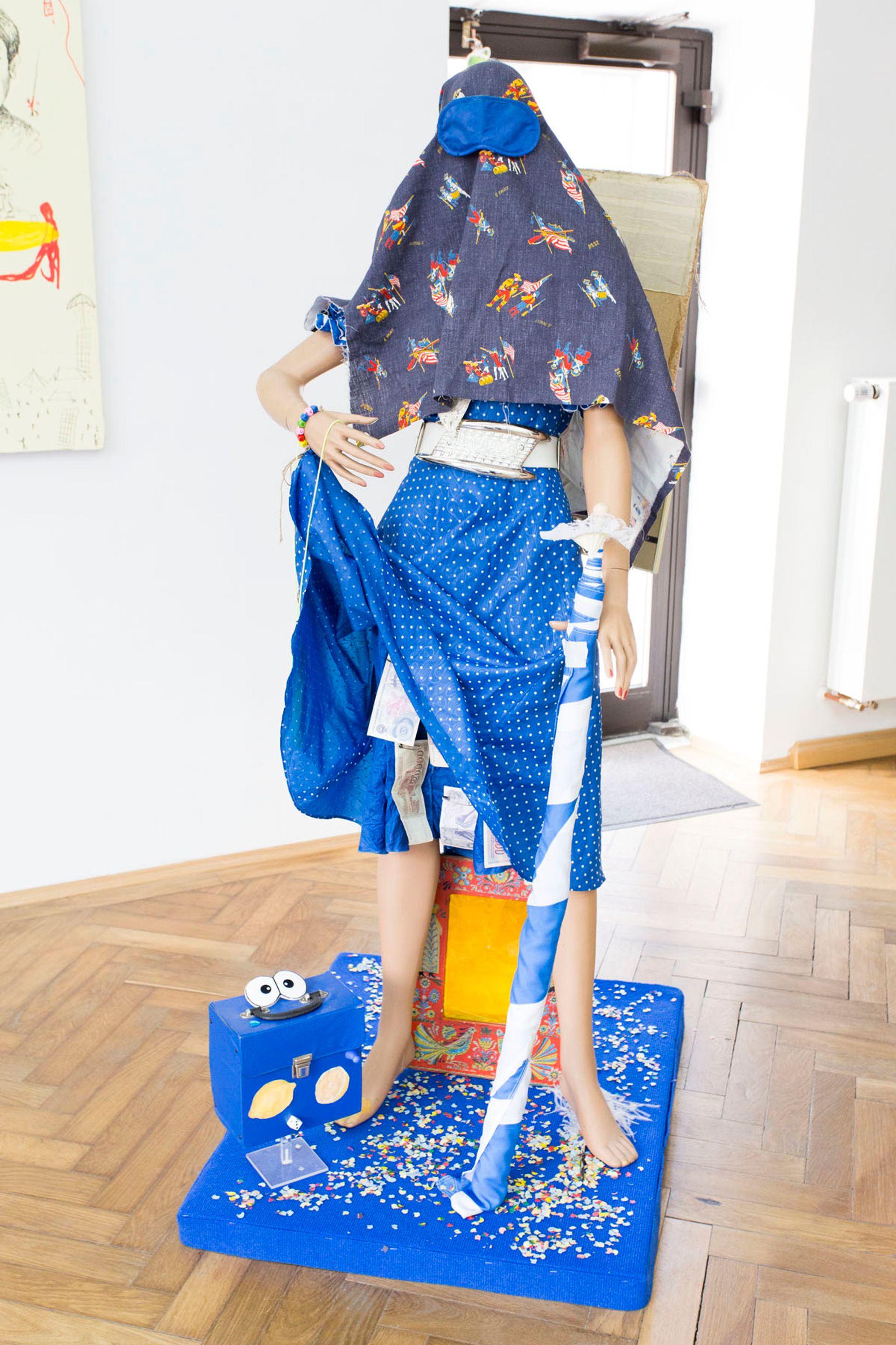 Anna McCarthy, Realitätsflüchtling,  2016, mixed media, 174 × 71,5 × 87,5 cm