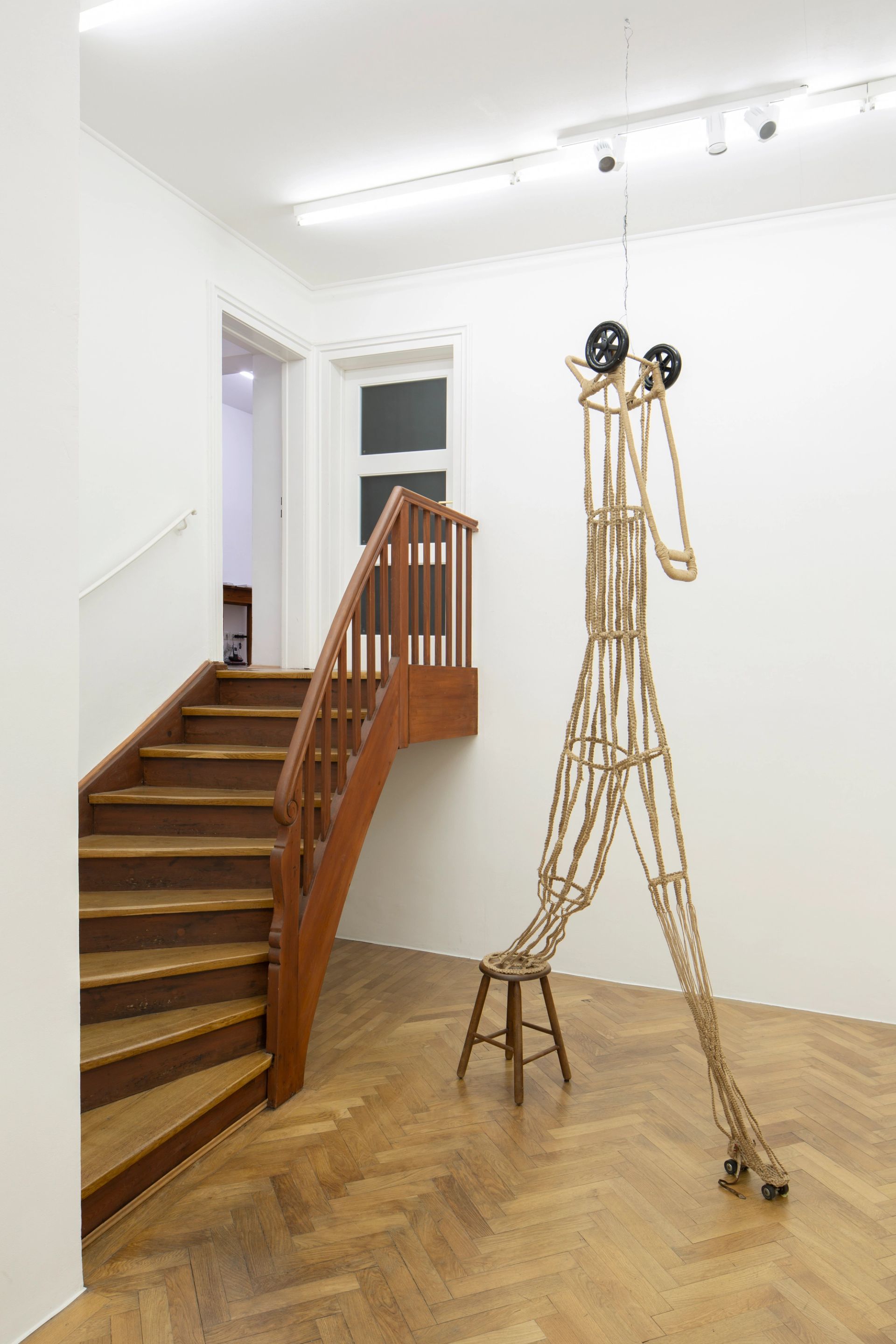 Maddy Arkesteyn, Untitled (from the series: Brancusi’s Psychosis Goes Exotic), 2010, Macramé (knotted rope), roller skate, stool, trolley, wire, 133 × 115 × 2 cm, photo by Constanza Meléndez