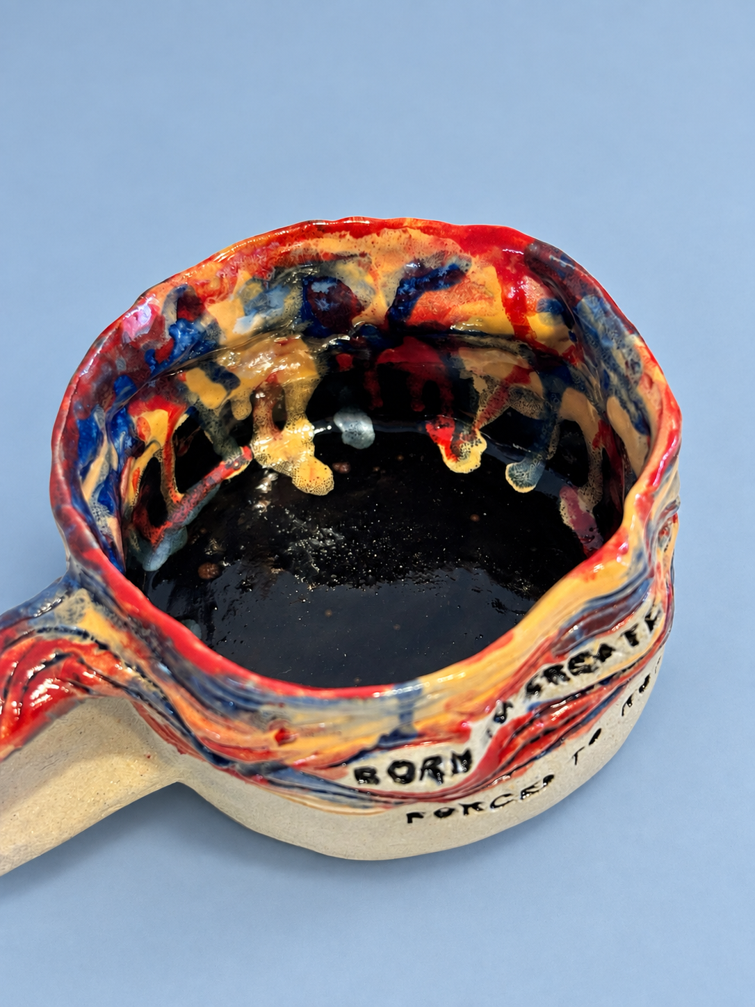 Caneca "born to create, forced to work"
