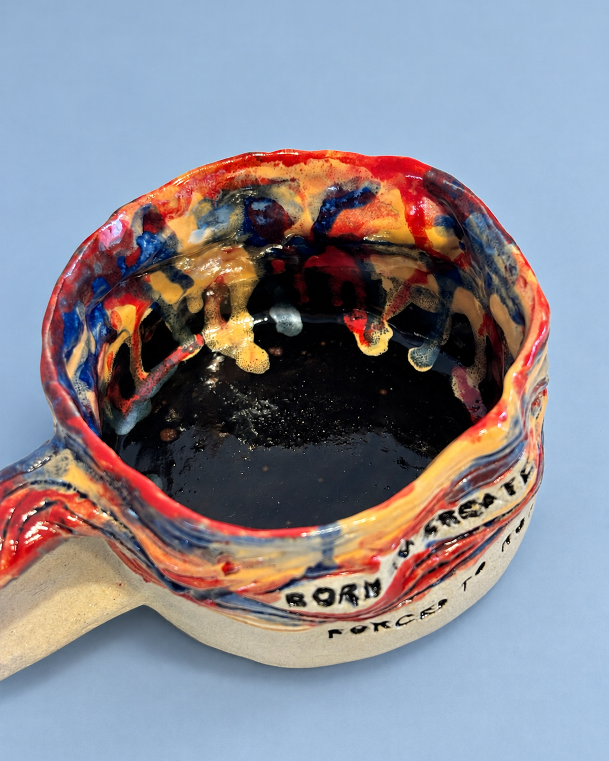 Caneca "born to create, forced to work"