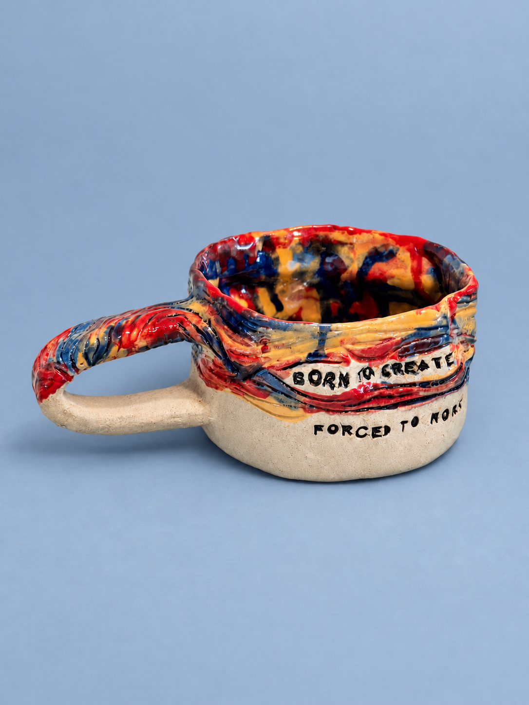 Caneca "born to create, forced to work"