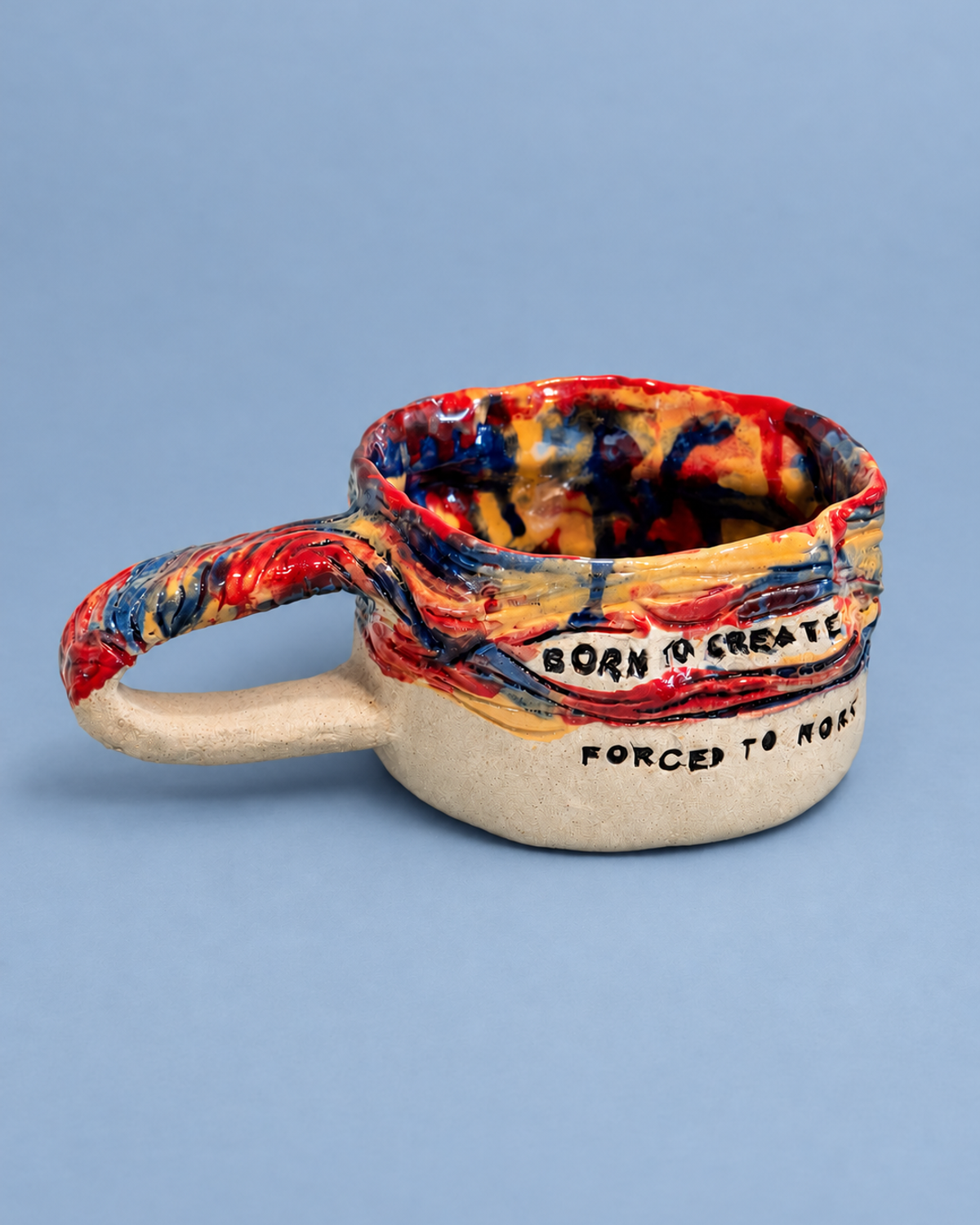 Caneca "born to create, forced to work"