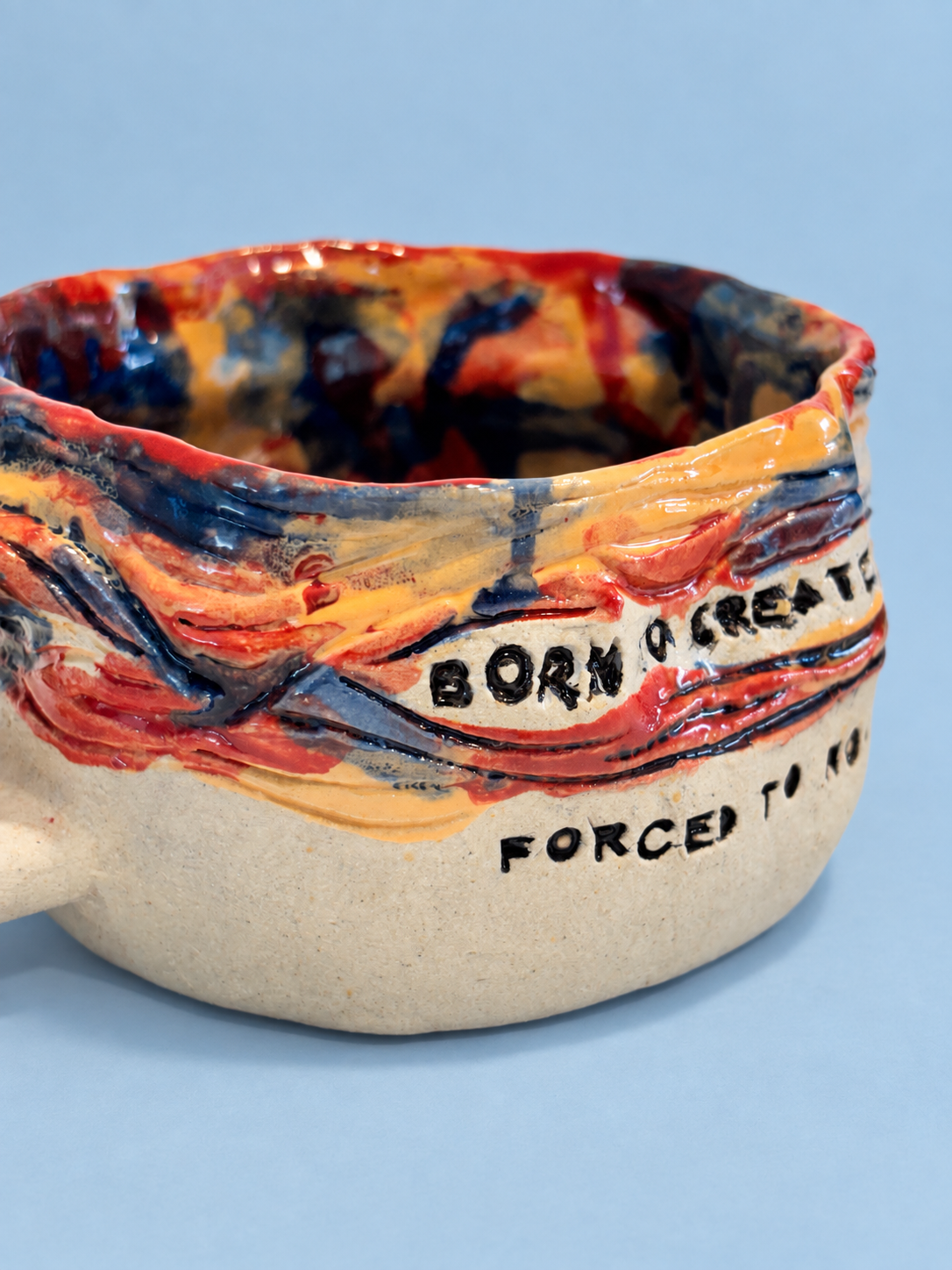 Caneca "born to create, forced to work"