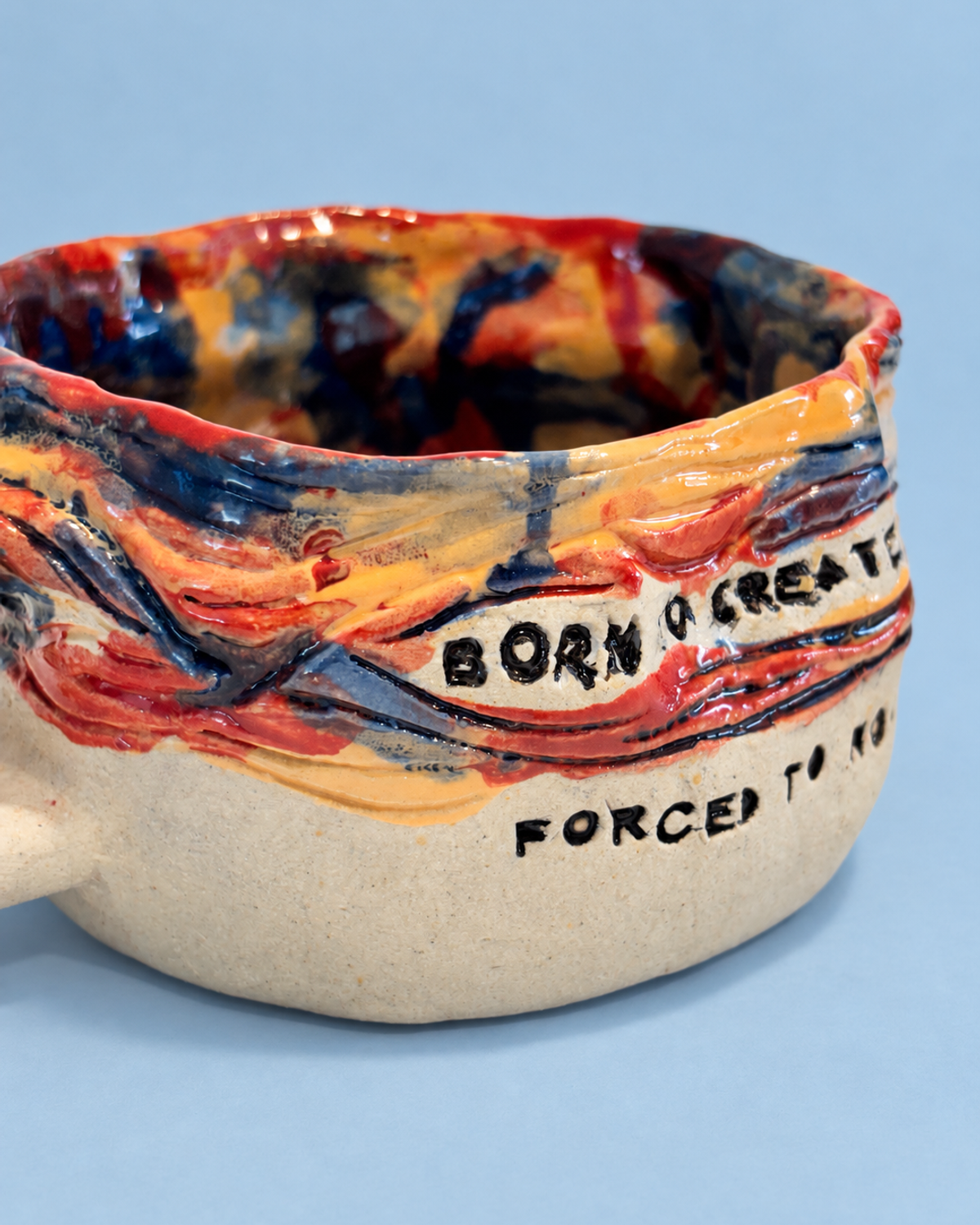 Caneca "born to create, forced to work"