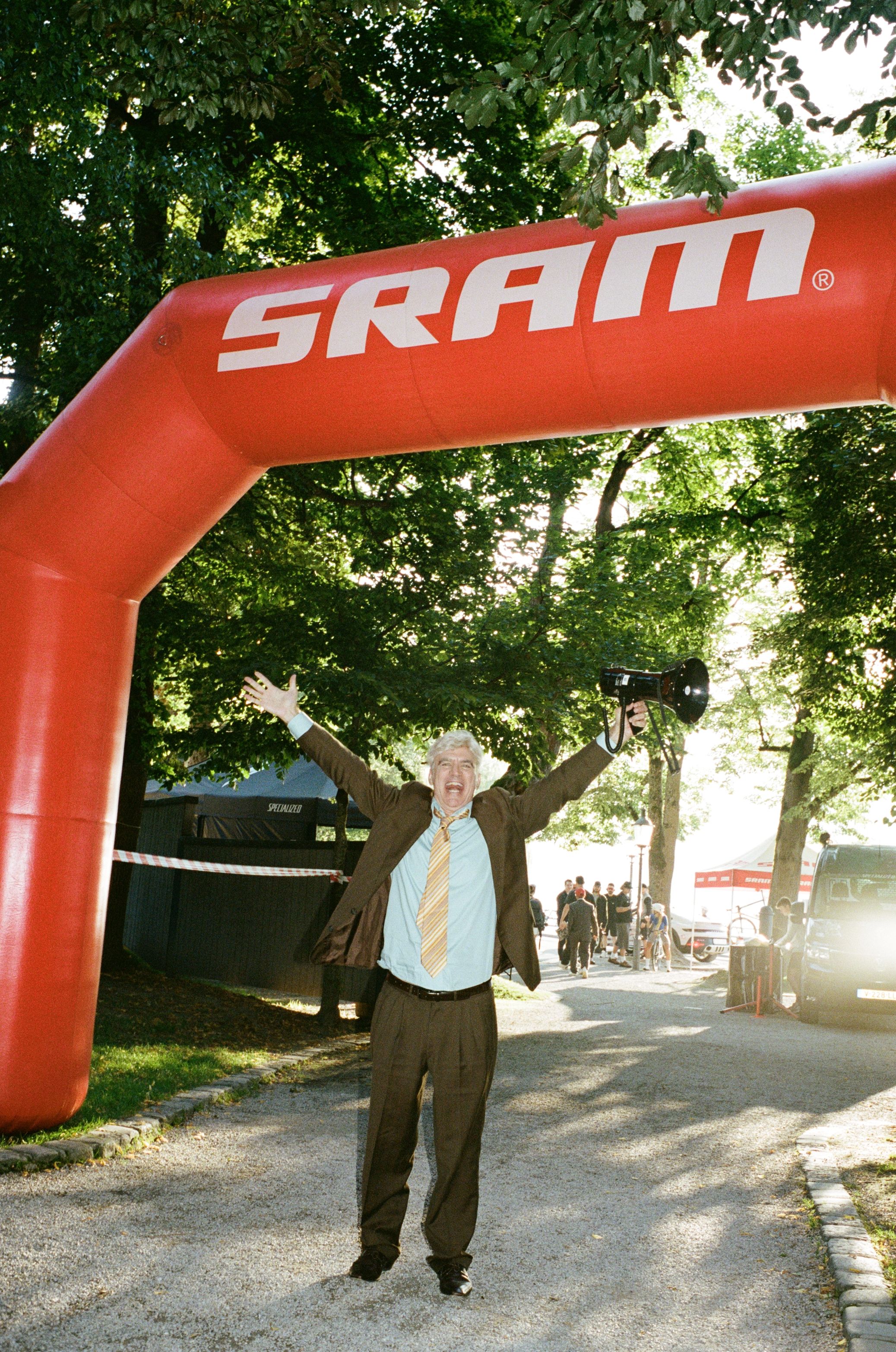 The world's greatest commentator gets excited at the start line