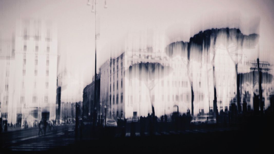 Manfred Vogelsänger abstract black and white analogue photography white houses and trees in motion blur