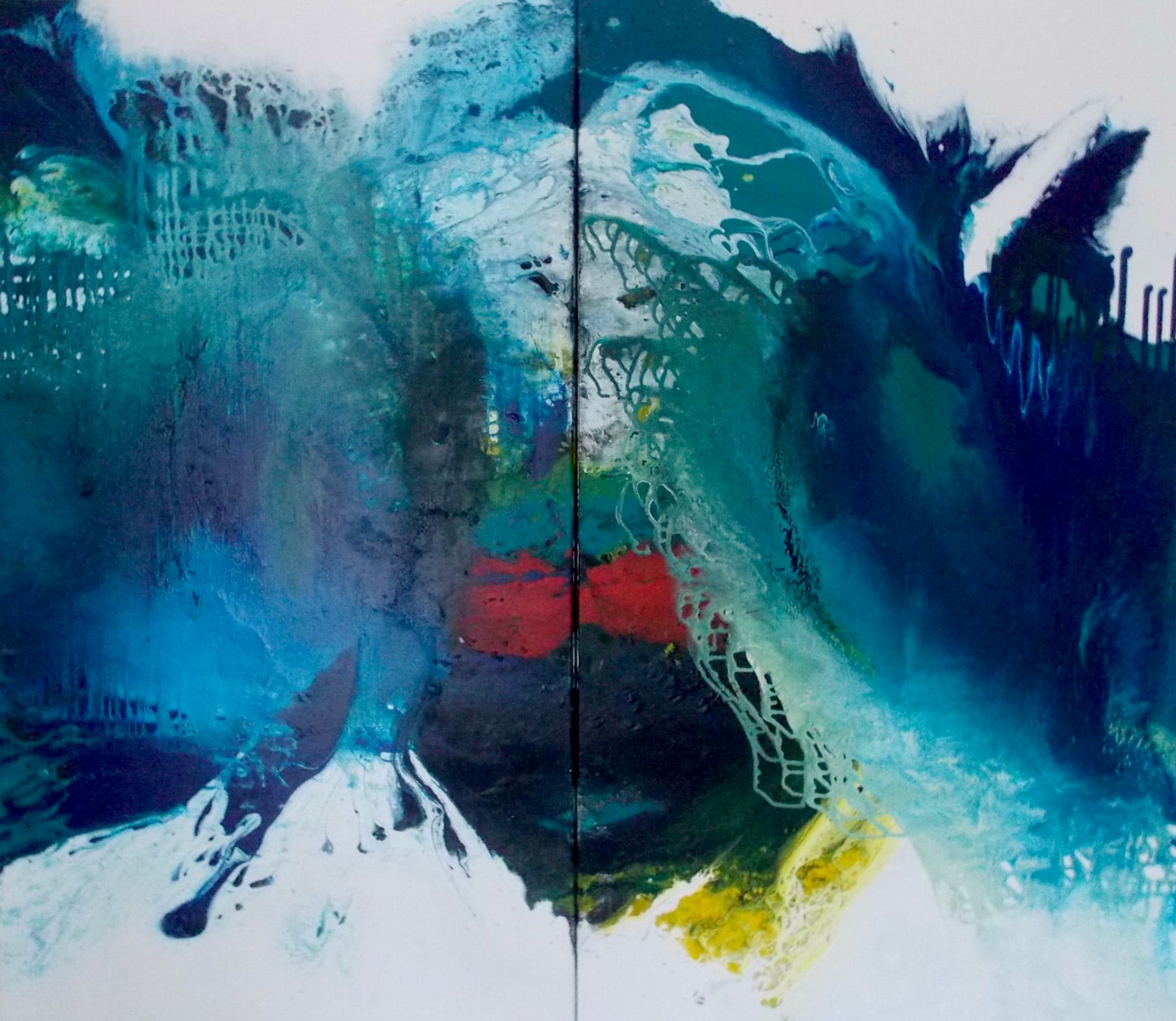 克里斯塔-哈克的 "蓝色识别1+2-双联画-"这幅抽象画由两幅图像连在一起组成。颜色主要是蓝色、绿松石色、绿色，还有一点红色和黄色。