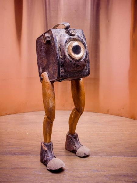 斯特凡诺-普里纳 雕塑爱克发胶片相机的腿和鞋