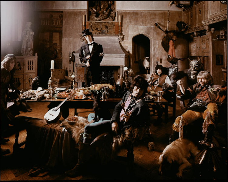 Michael Joseph's "Rolling Stones Beggars Banquet -Looking into Camera" Fotografie aus dem berühmten Fotoshooting der Rolling Stones für ihr Album Beggars Banquet im Herrenhaus Sarum Chase, Hampstead, London, 1968. Originalfotografie, direkt vom Originalnegativ gedruckt.