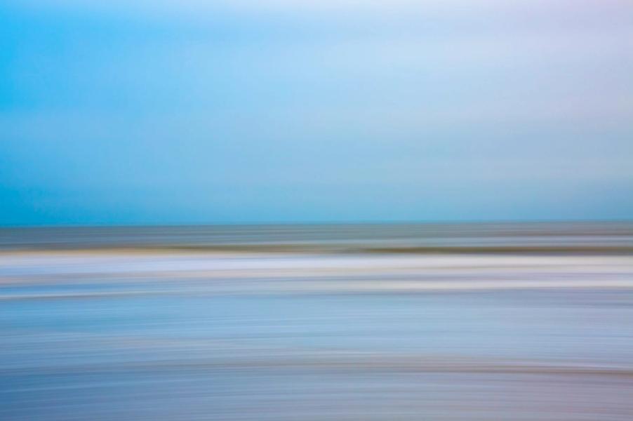 Expanse, longing, tranquillity, movement, Martin C. Schmidt abstract photography sea view at dusk with motion blur