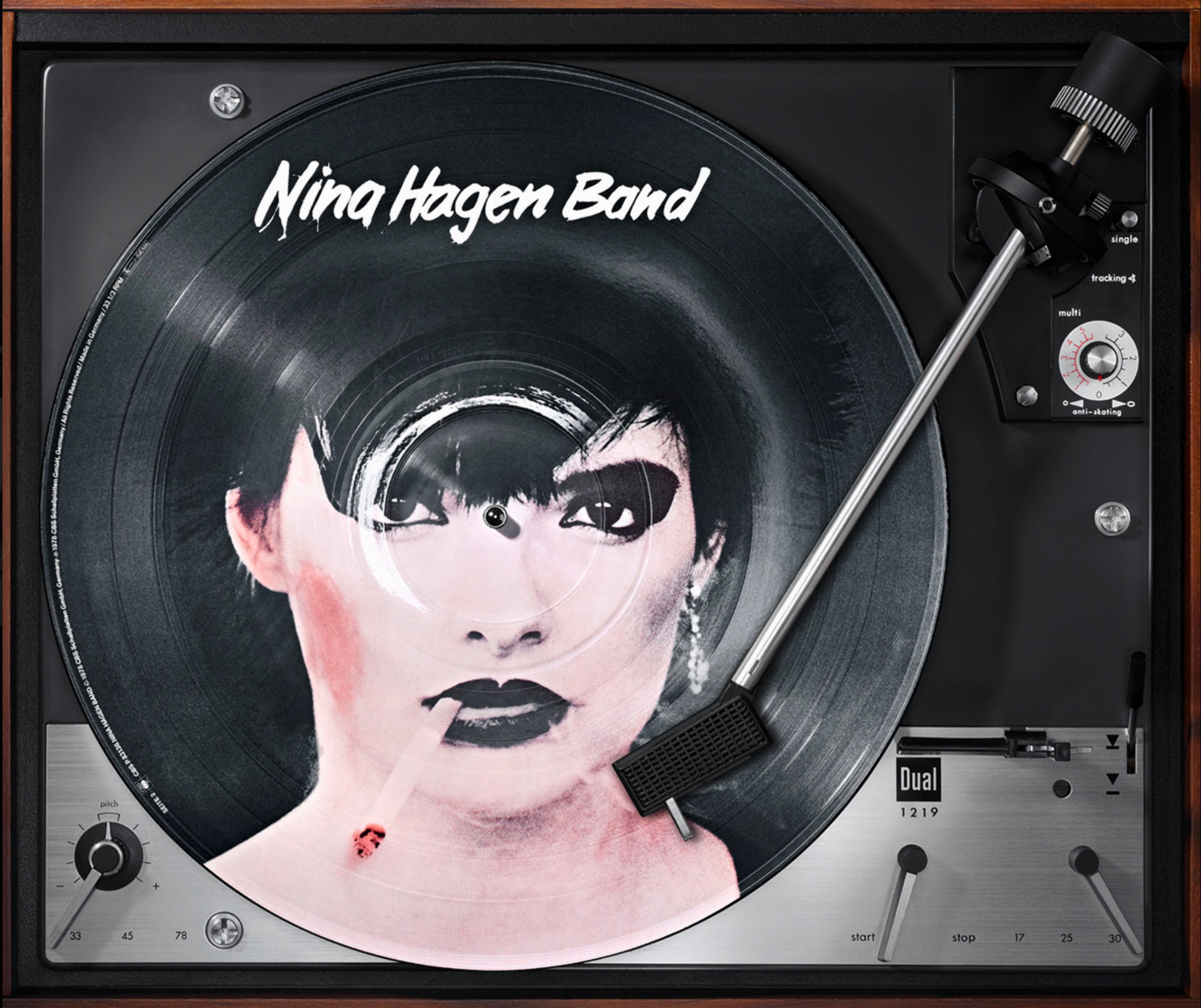 Kai Schäfer dual Schallplatten Spieler in schwarz und Nina Hagen mit Zigarette  Nina Hagen Band Vinyl 