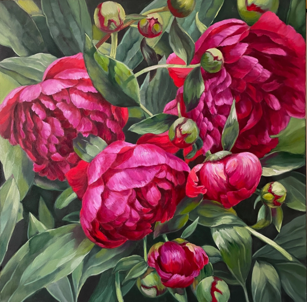 Anna Reznikova's "Hushed Pink Symphony" Gemälde zeigt, mit voluminösen Strichen in Abdrucktechnik und mit Pinseln auf die Leinwand gemaltes herrliches Blumenbild. Die Blüten sind rosa, pink und Rot, mit hellgrünen Blättern gemalt.