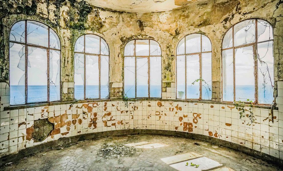 Georgia Ortner Photography lost place L'ancien Casino old and crumbling windows view