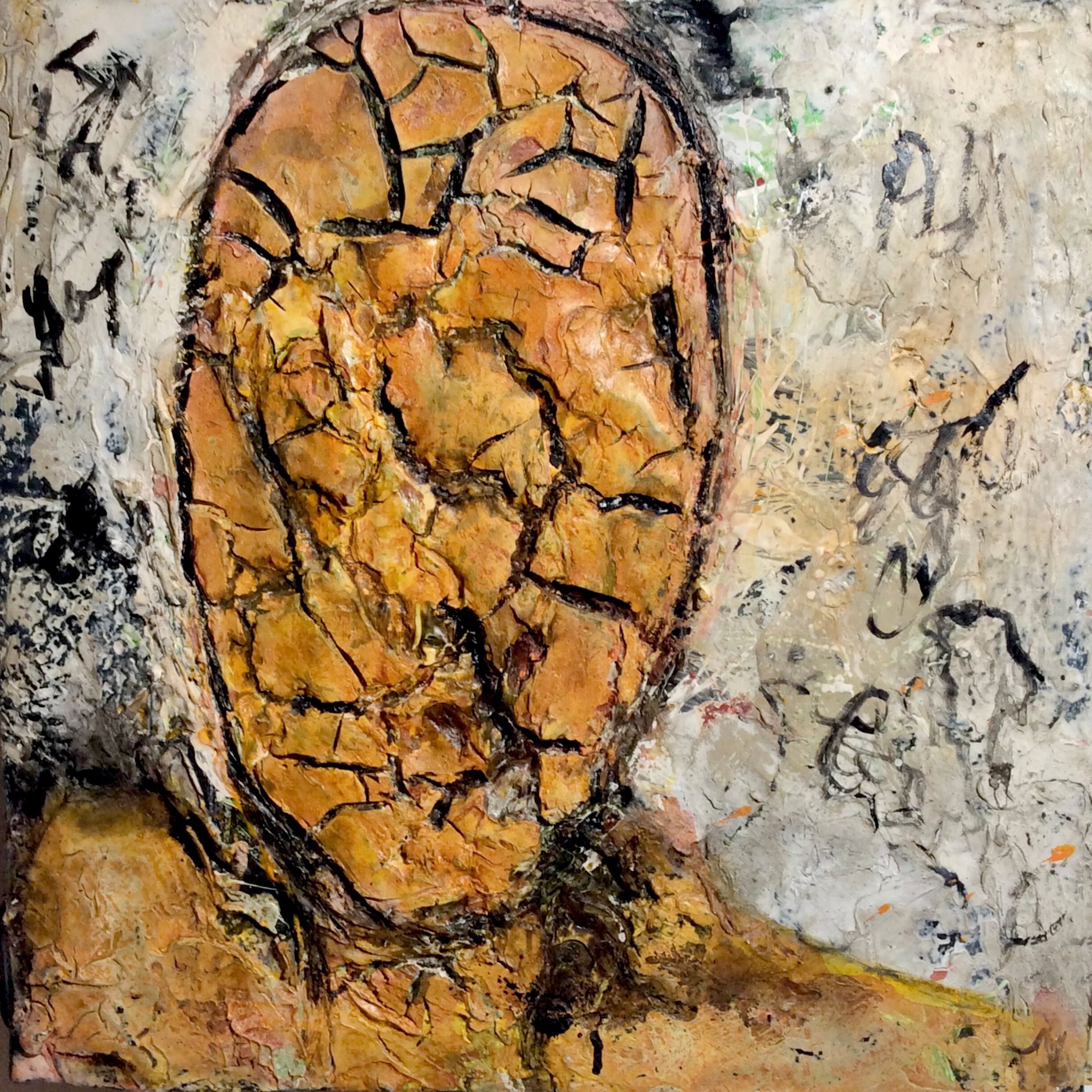 Los objetos murales "sin título" de Ilona Schmidt, de la serie Paisajes faciales, muestran un rostro humano. La paleta de colores del cuadro se compone de varios tonos marrones y ocres. Técnica y materiales utilizados, masilla, tinte y pintura acrílica sobre lienzo.