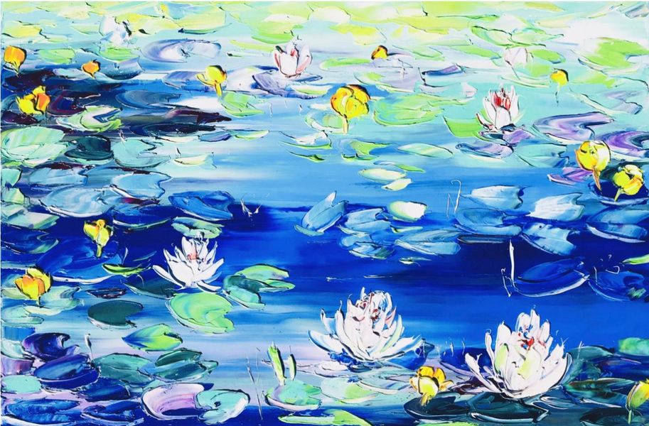 Svitlana Andriichenko ist eine Ukraine/Deutsche Malerei-Künstlerin. "Funny Water Lilies" ist ein abstraktes buntes Seerosenbild.