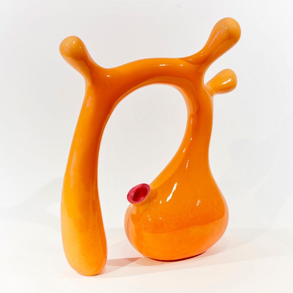 Pe Hagen abstrakte orange Skulptur minimalistisch umgeknickte Pflanze