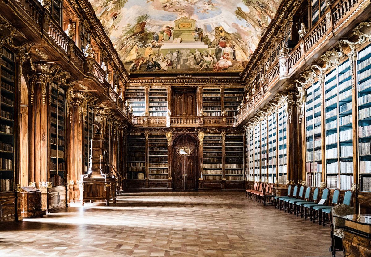 Georgia Ortner Fotografie alte historische Bibliothek mit fantastischer Deckenmalerei