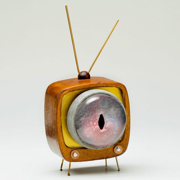 Stefano Prina Skulptur alter kleiner Fernseher mit Auge