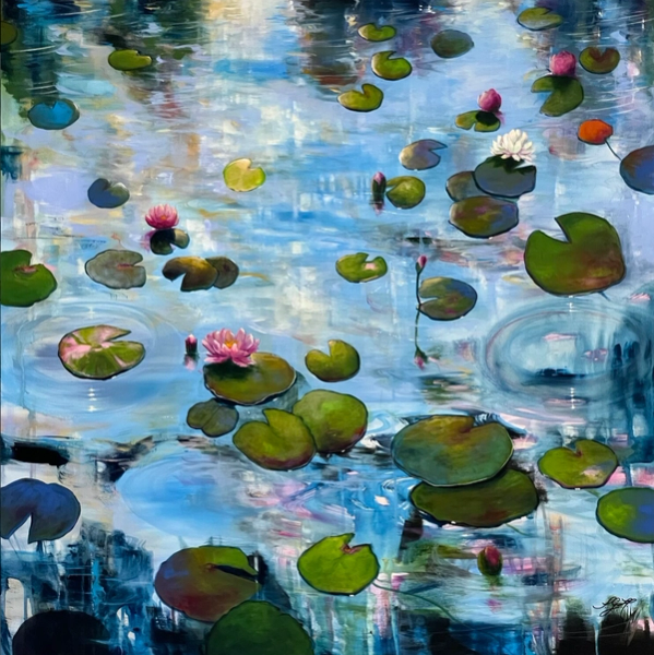 Sandra Gebhardt-Hoepfners "Always Waterlilies 4" farbenfrohes Gemälde zeigt,  Wasserlilien schweben über das sich sanft bewegende Wasser in der Sonne. Das Licht spiegelt sich friedlich und tanzend an der Wasseroberfläche und glitzert an manchen Punkten.