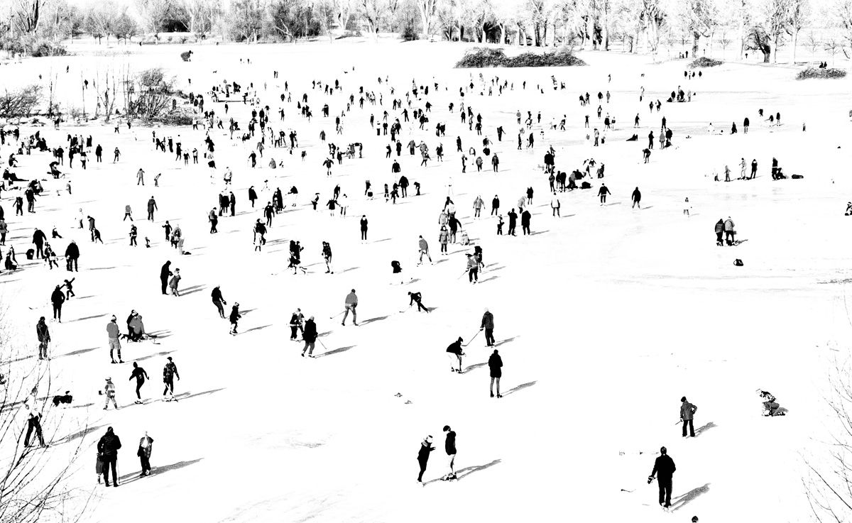 Manfred VogelsÄnger Fotografía Paisaje nevado con gente
