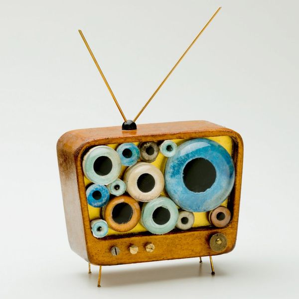 Stefano Prina Skulptur alter kleiner Fernseher mit Augen
