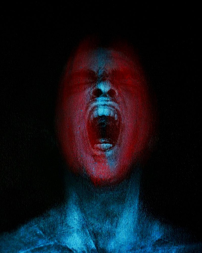 Zoko digitale Zeichnung abstraktes Portrait schreiender Mann in blau mit roter Farbe im Gesicht