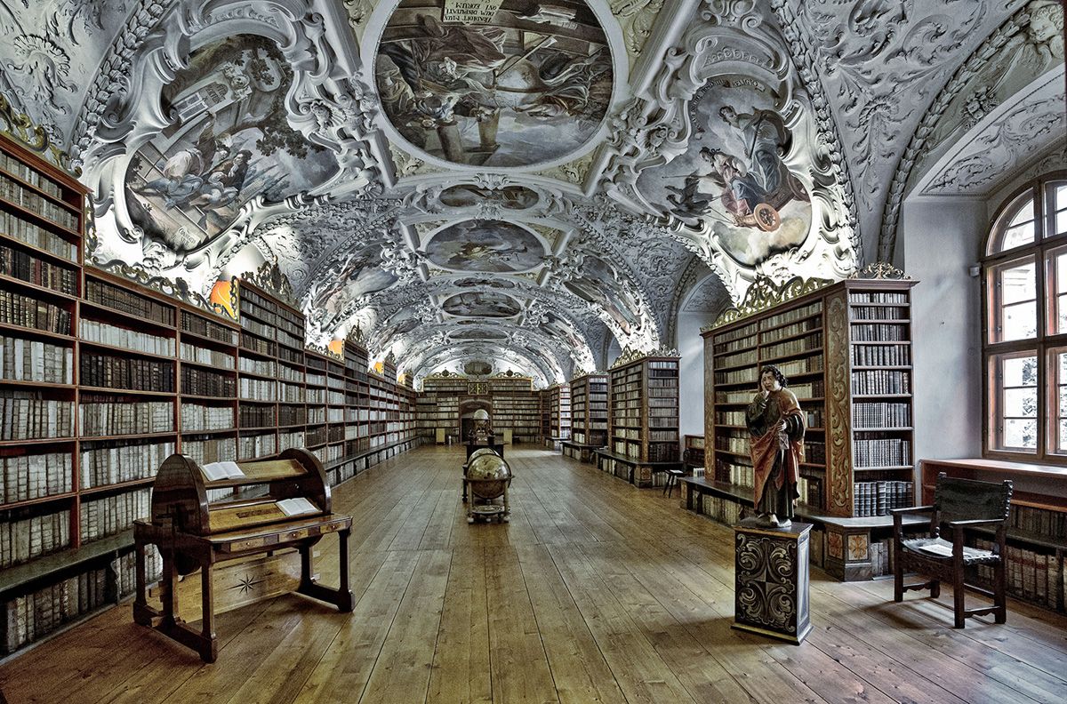 Jörg Conrad Fotografie alte Kloster Bibliothek mit Malerei an der Decke