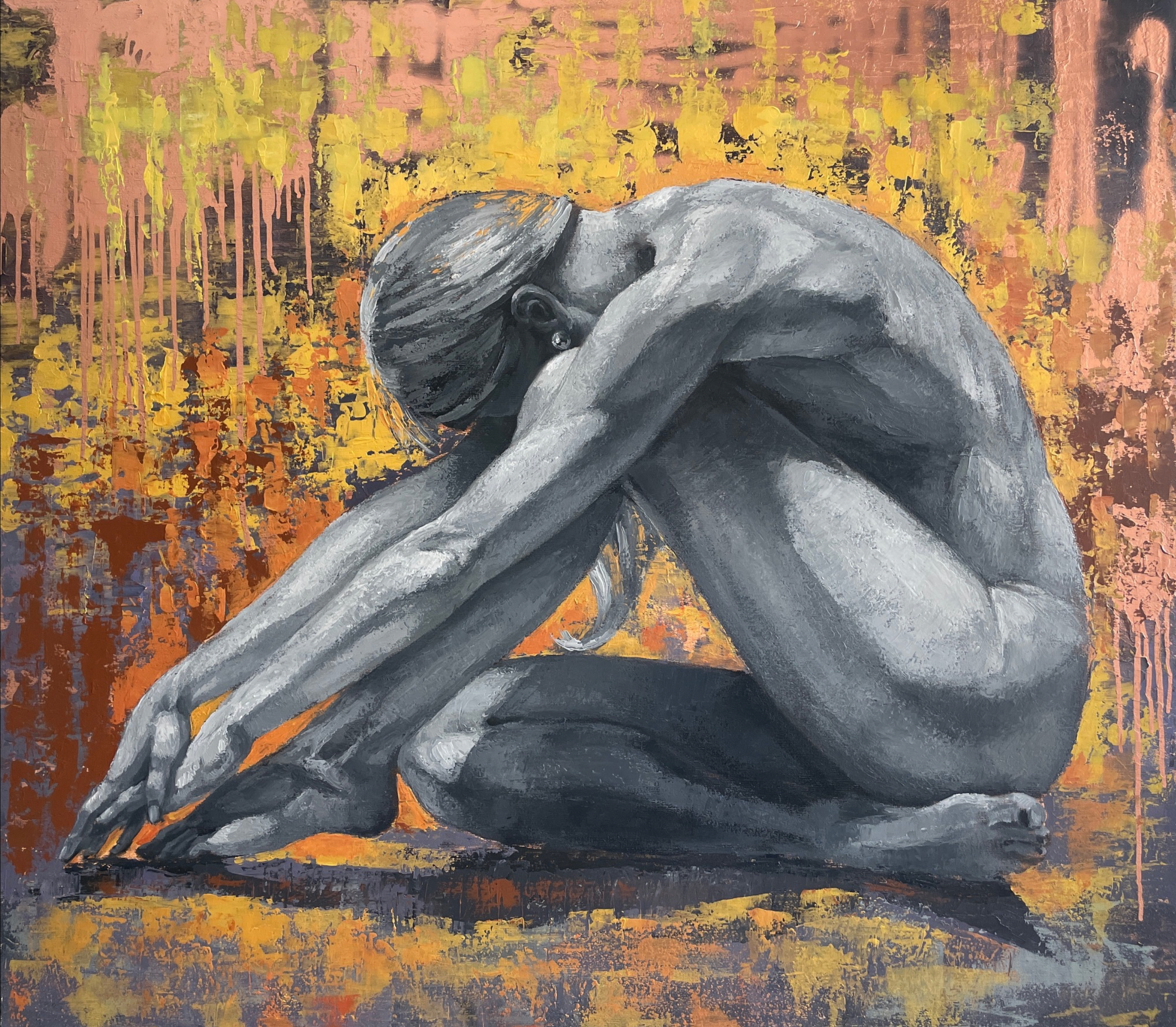 "Sunny Day" di Anna Reznikova mostra un quadro di nudo, una bella donna seduta davanti a un muro colorato.