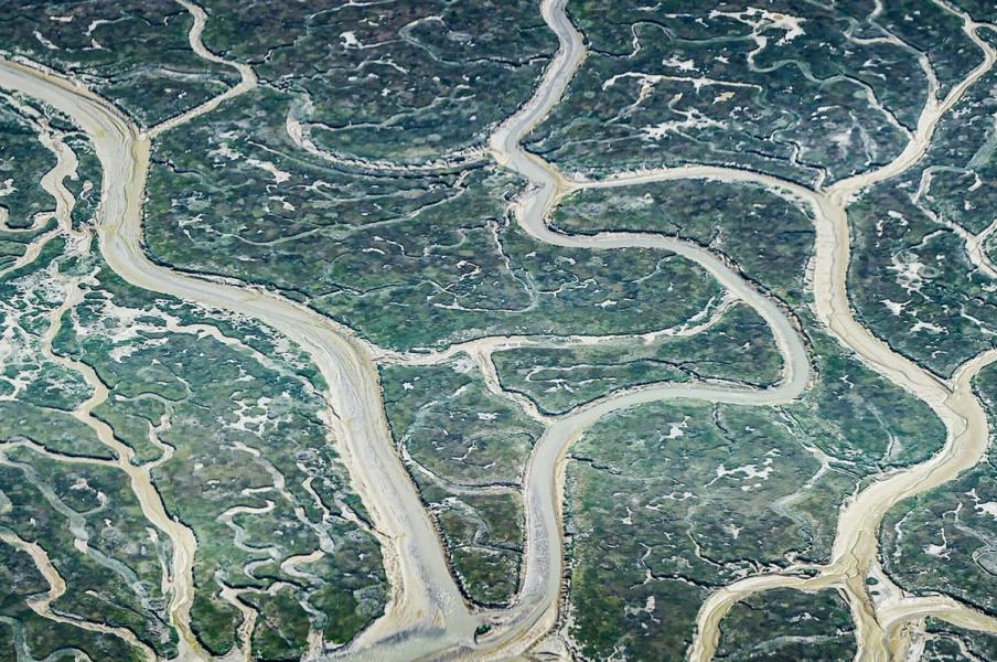 Joe Willems abstrakte geometrische Salzteich Fluss Luftaufnahme Bay Salt Flats in San Francisco