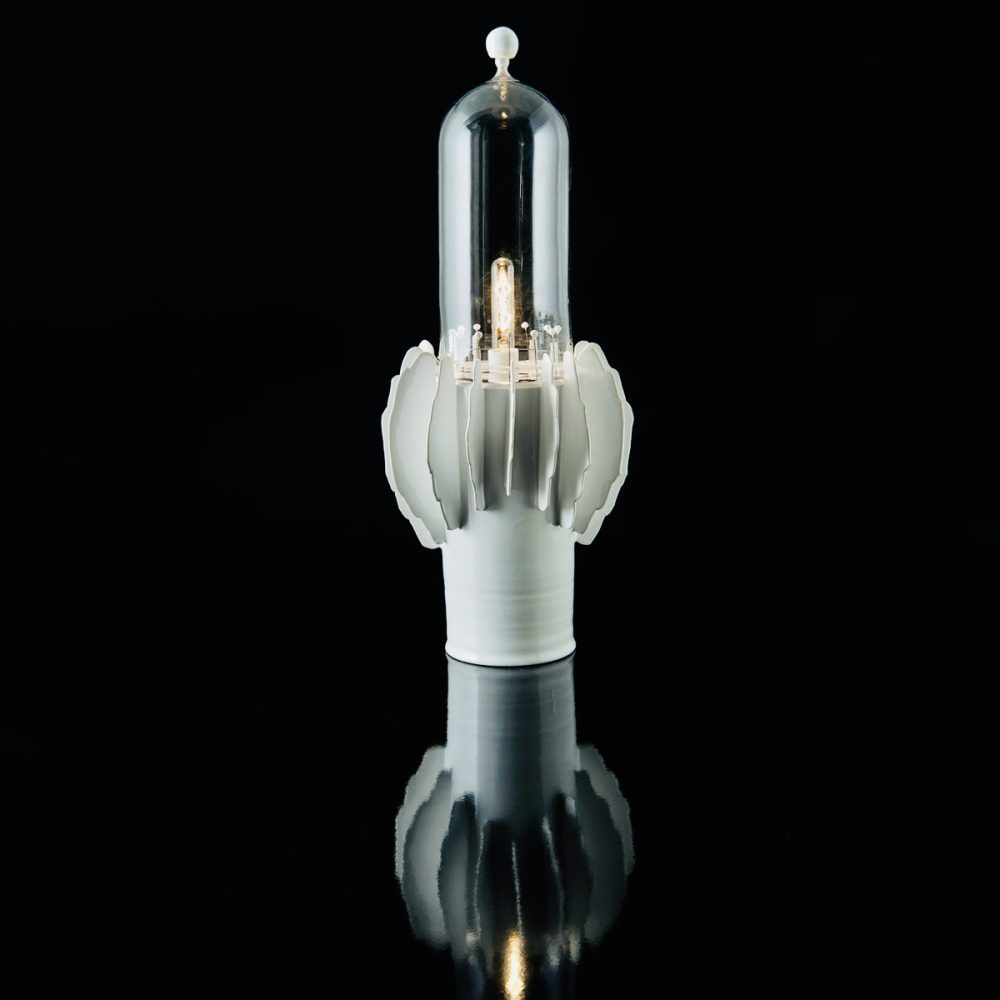Candela scultura di luce astratta Lidia Marti con campana di vetro