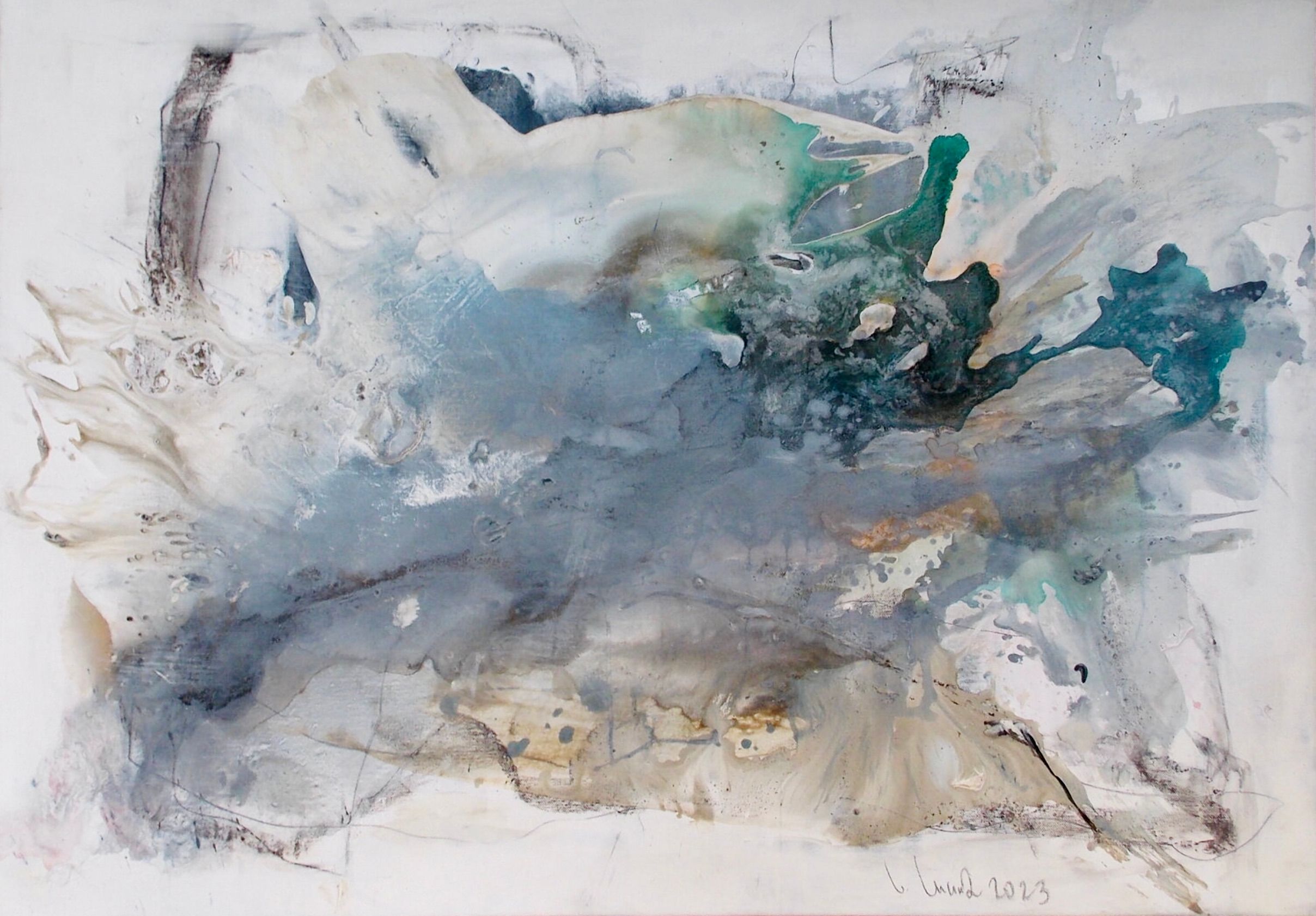 En la pintura abstracta expresionista "Naturaleza seductora 1" de Christa Haack dominan los colores beige, azul, verde y negro.