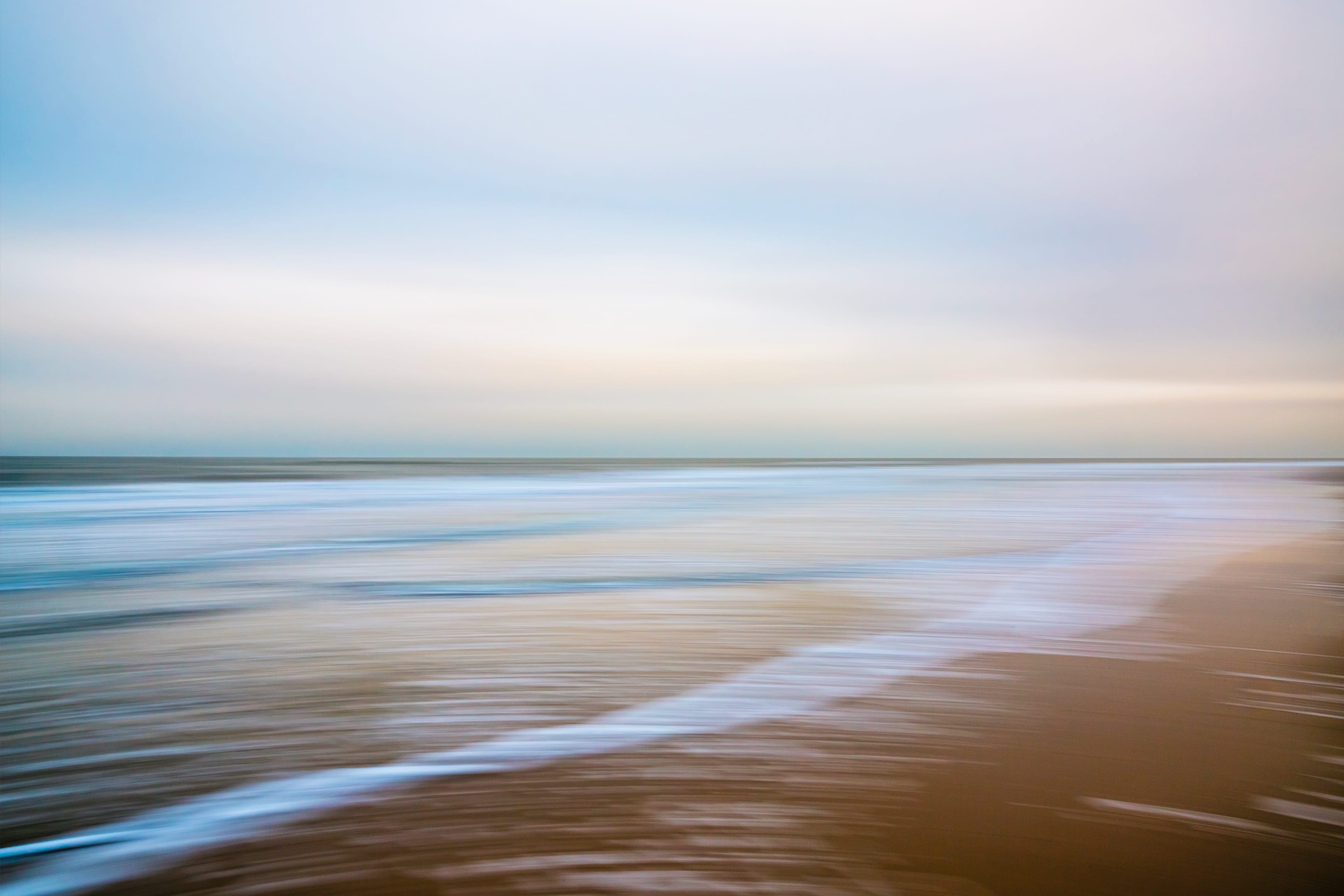 Weite, Sehnsucht, Ruhe, Bewegung, Martin Cornelis Schmidt  abstrakte Fotografie Strand bei Dämmerung mit Bewegungsunschärfe