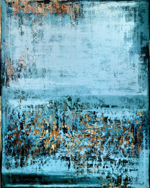 In Inez Froehlich's "FRIMAIRE" expressionistisches, abstraktes, Gemälde dominieren die Farben Kupfer, Gold, Blautöne / Türkis - Blau / Grün. Der Stil des Gemäldes ist Shabby chic, Industriestil, Vintage, Retro, Boho, rustikal.