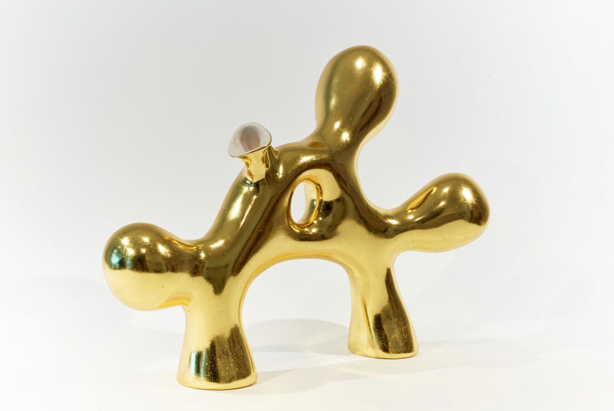 Pe Hagen abstrakte bronze Metall gold Skulptur kugelförmig Bogen