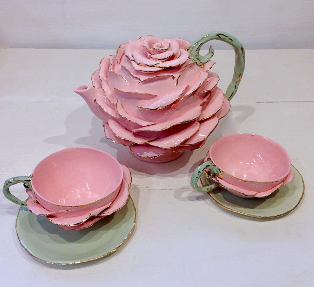 Cecilia Coppola Porzellan Teekannen Set aus rosa Blütenblättern